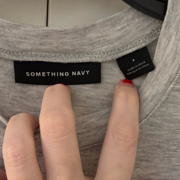 SOMETHING NAVY Easy Tee in Heather Gray Short Sleeve Tee - Picture 5 of 9